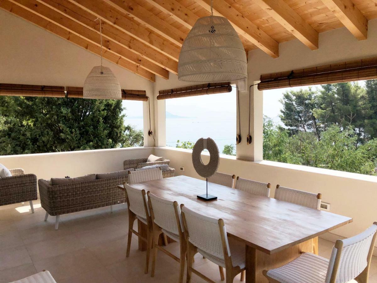Luxury Family Beach Front Villa - Sunday Beach House Слатине Экстерьер фото