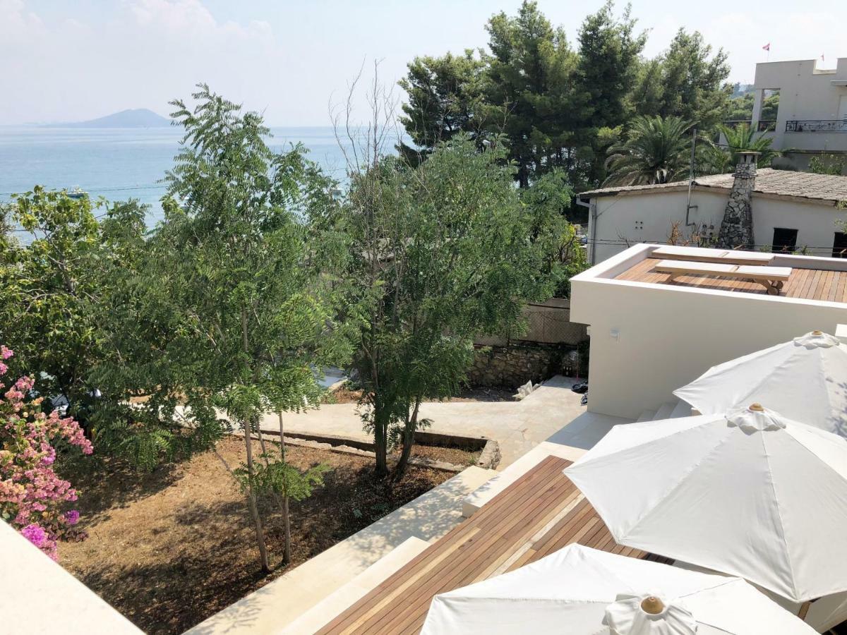 Luxury Family Beach Front Villa - Sunday Beach House Слатине Экстерьер фото