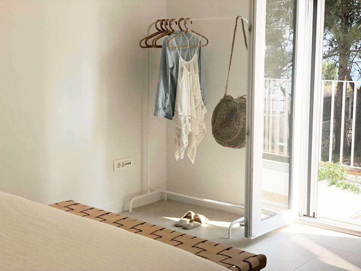 Luxury Family Beach Front Villa - Sunday Beach House Слатине Экстерьер фото