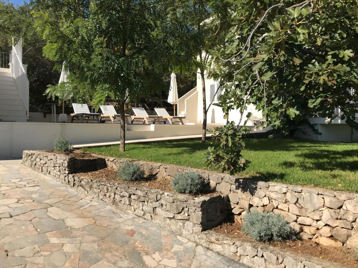 Luxury Family Beach Front Villa - Sunday Beach House Слатине Экстерьер фото